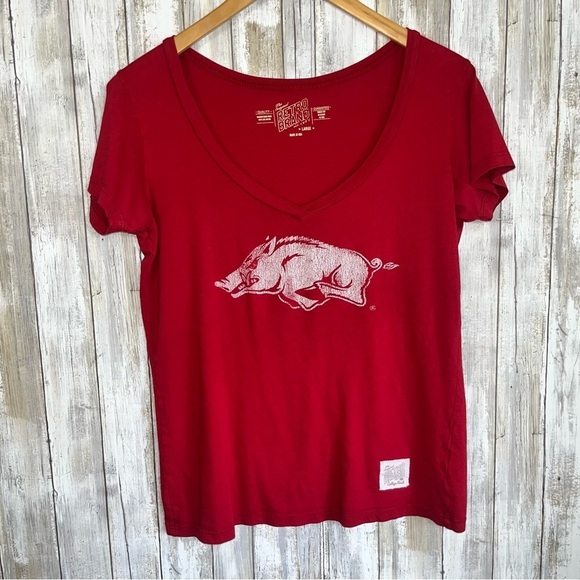 Original Retro Brand Tops - Arkansas Razorbacks Retro Brand V Neck Tee Women’s Large Red Game Day Shirt